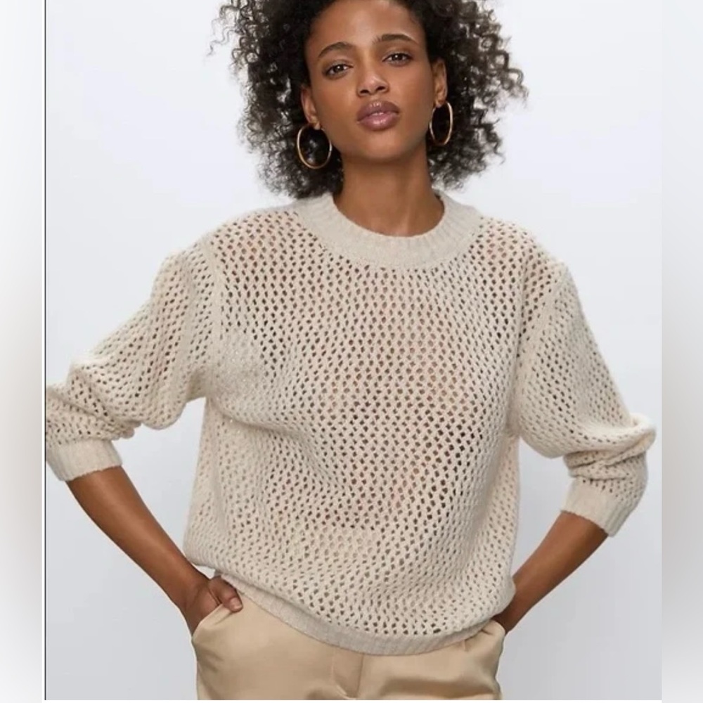 Aritzia Beige Knit Crew Neck Sweater 80% Merino wool